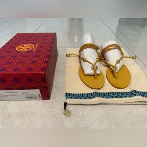 Capri Flat Lace Up Sandal - Size 7 in Goldenrod